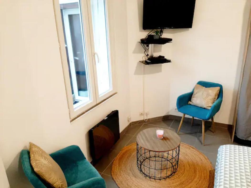 Le Petit Charmeur, Parking, Wifi, Gare Appartement Flers  Buitenkant foto